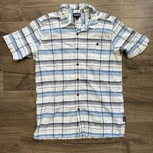 Patagonia Blue & White Stripe Plaid Button Up Shirt size Medium Men